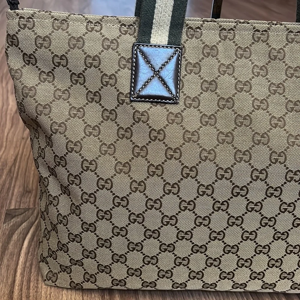 A32- 💯 % authentic Gucci shoulder bag - Picture 8 of 16